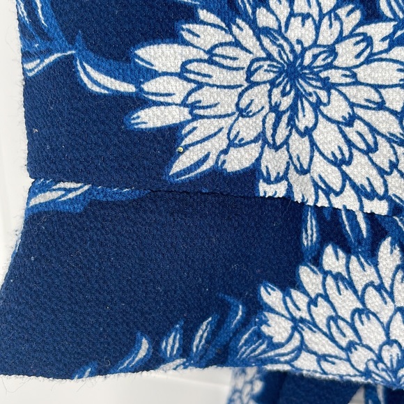 Suzy Shier Blue and White Floral top with back tie Size XS/XP - Picture 3 of 8